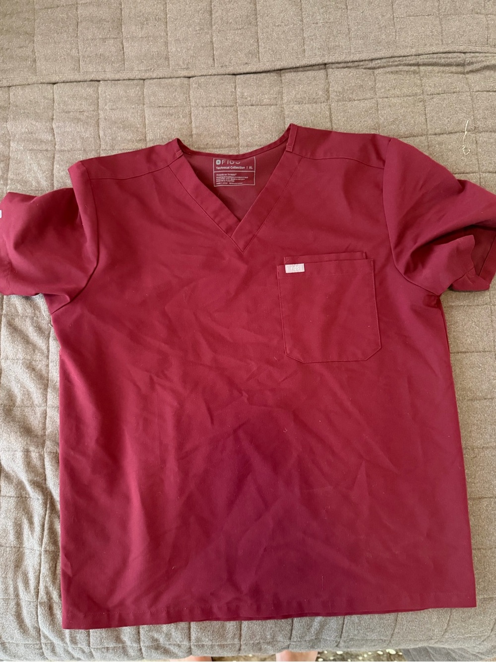 Figs Men's V-Neck Scrub Top in Burgundy